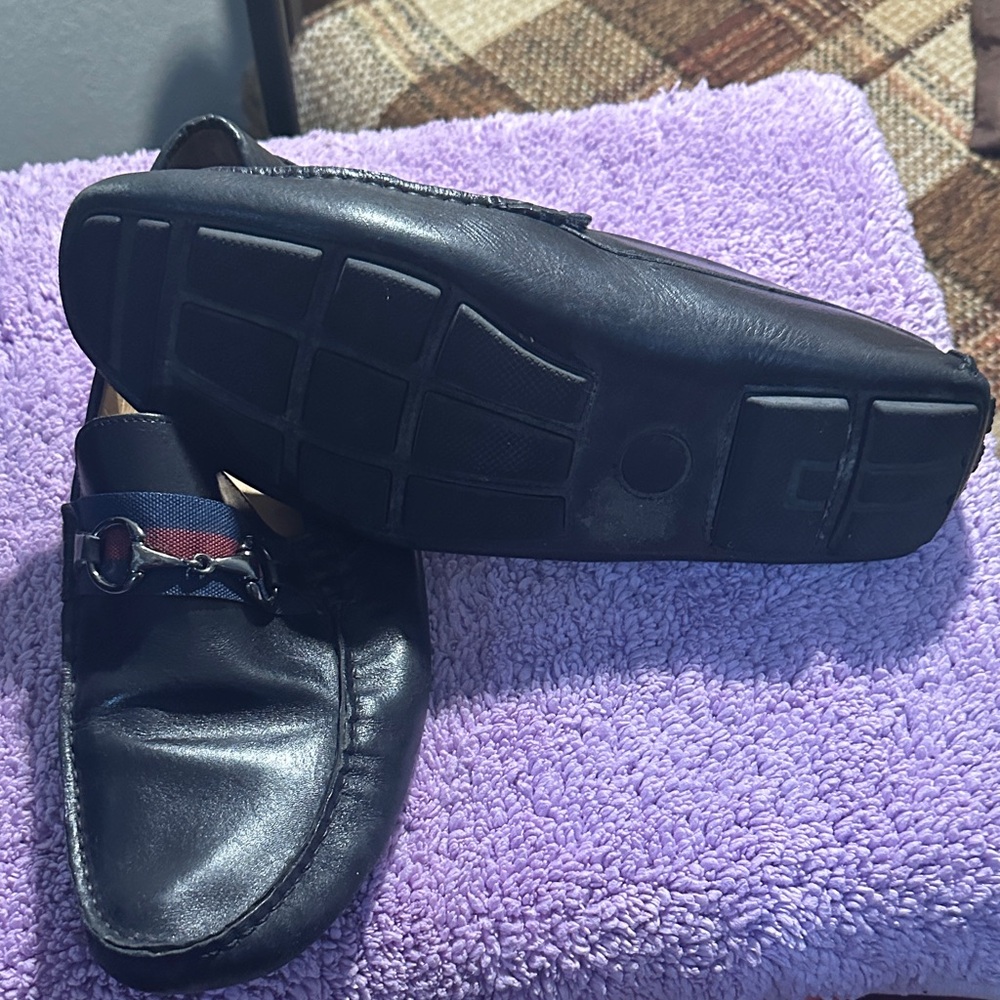 Massimo Matteo Black Leather Loafers with Red Accent - Picture 3 of 8